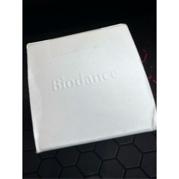 Biodance Pore Tightening Collagen Ampoule, 1.69 fl oz (50 ml) - Picture 5 of 7